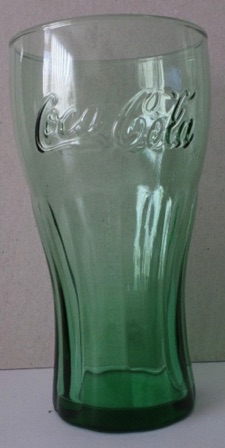 03231-4 € 2,50 coca cola glas letters in relief kleur groen H15 D 7,5 cm.jpeg
